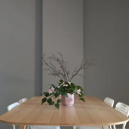 Appartement Renovated Modern 3bdr Flat W/balcony *