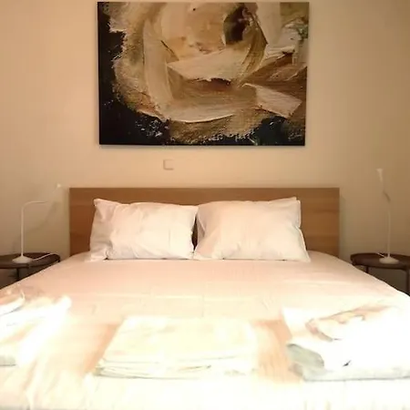 Renovated Modern 3bdr Flat W/balcony
