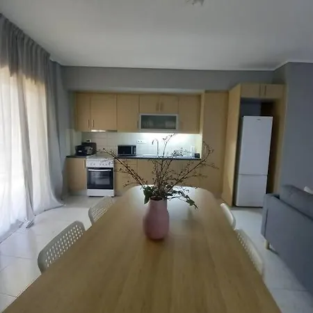 Apartment Renovated Modern 3bdr Flat W/balcony Athens