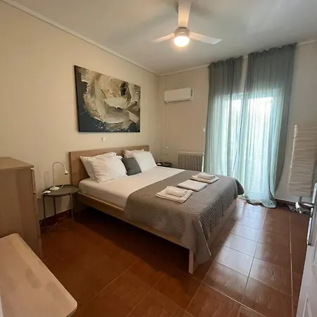 Renovated Modern 3bdr Flat W/balcony Apartment *
