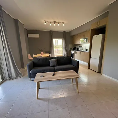 Renovated Modern 3bdr Flat W/balcony Apartment